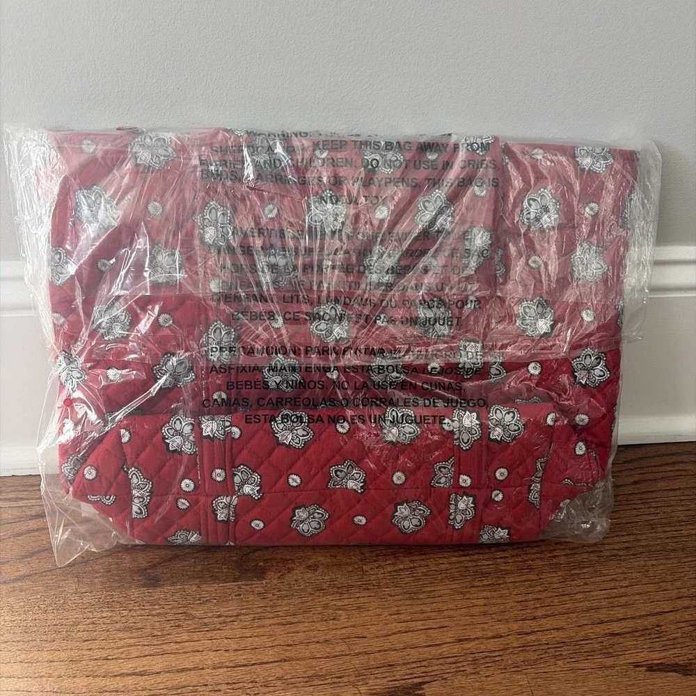 Atlanta Falcons Vera Bradley Football Small Cotton Red Silver Women's Tote Bag